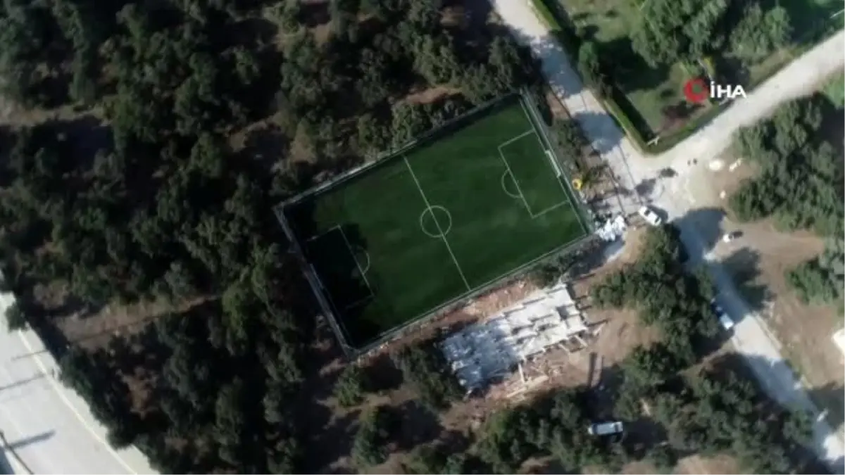 Orhaneli'ye modern halı saha