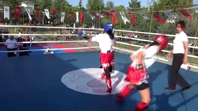 Simav'da Zafer Kupası Kick Boks Şampiyonası heyecanı Simav'da Zafer Kupası Kick Boks Şampiyonası heyecanı