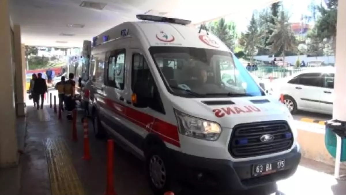 Suriyelileri taşıyan minibüs kaza yaptı: 13 yaralı