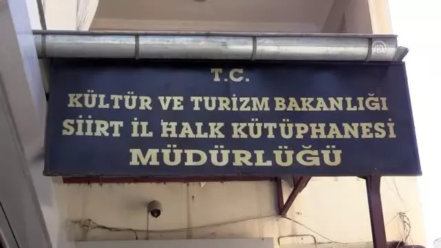 Yıpranan kitaplar üniversiteli gençlerin elinde yenileniyor Yıpranan kitaplar üniversiteli gençlerin elinde yenileniyor