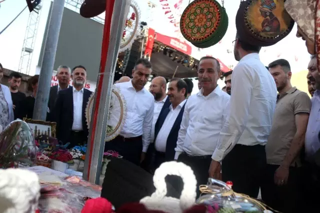 'Büyük Bitlis Buluşmaları' görkemli bir törenle başladı 'Büyük Bitlis Buluşmaları' görkemli bir törenle başladı