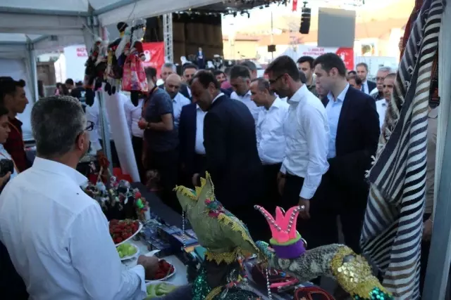 'Büyük Bitlis Buluşmaları' görkemli bir törenle başladı 'Büyük Bitlis Buluşmaları' görkemli bir törenle başladı
