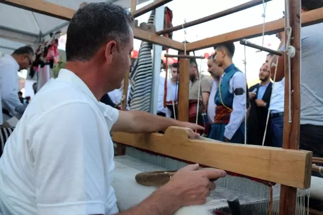 'Büyük Bitlis Buluşmaları' görkemli bir törenle başladı 'Büyük Bitlis Buluşmaları' görkemli bir törenle başladı