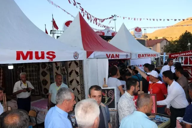 'Büyük Bitlis Buluşmaları' görkemli bir törenle başladı 'Büyük Bitlis Buluşmaları' görkemli bir törenle başladı