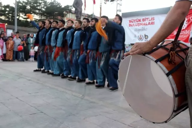 'Büyük Bitlis Buluşmaları' görkemli bir törenle başladı 'Büyük Bitlis Buluşmaları' görkemli bir törenle başladı