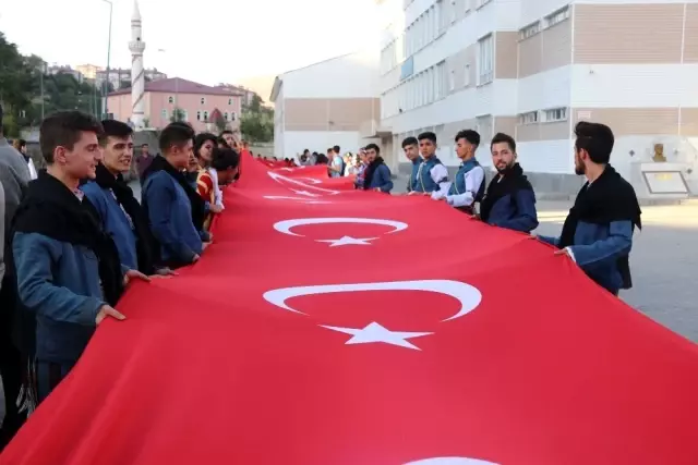 'Büyük Bitlis Buluşmaları' görkemli bir törenle başladı 'Büyük Bitlis Buluşmaları' görkemli bir törenle başladı