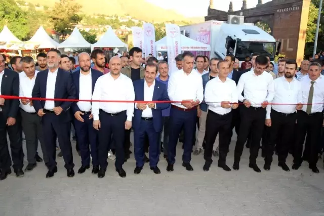'Büyük Bitlis Buluşmaları' görkemli bir törenle başladı 'Büyük Bitlis Buluşmaları' görkemli bir törenle başladı