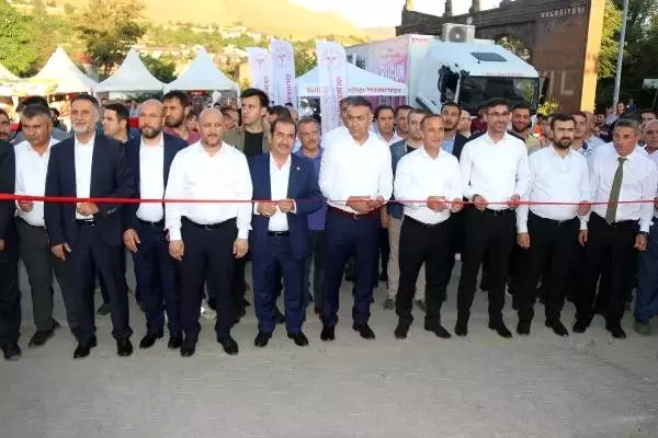 'Büyük Bitlis Buluşması'nda, 'İller Tanıtım Sergisi' açıldı 'Büyük Bitlis Buluşması'nda, 'İller Tanıtım Sergisi' açıldı