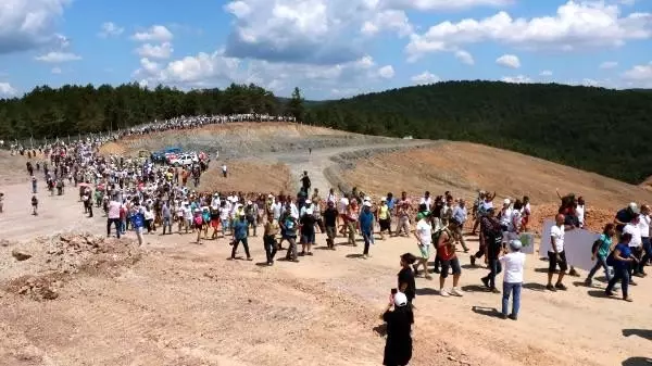 Çanakkale'de çevreciler, tepki gösterdikleri maden sahasına girdi Çanakkale'de çevreciler, tepki gösterdikleri maden sahasına girdi