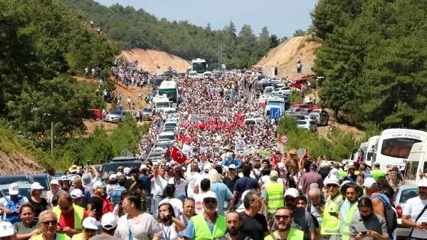 Çanakkale'de çevreciler, tepki gösterdikleri maden sahasına girdi Çanakkale'de çevreciler, tepki gösterdikleri maden sahasına girdi