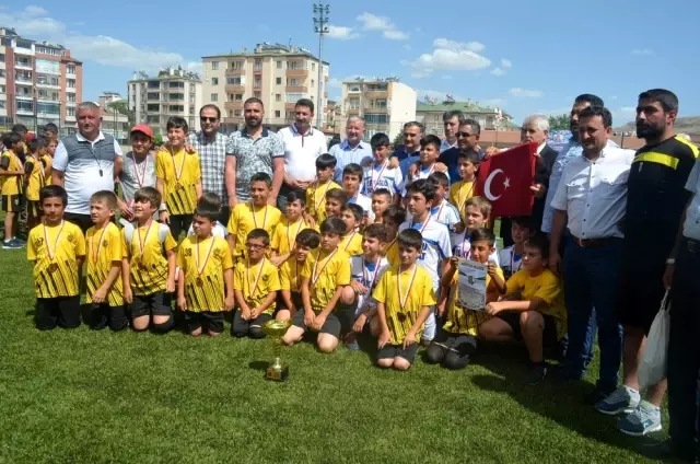 Develispor 1.Aşık Seyrani Futbol Turnuvası Nefes Kesen Final Maçlarıyla Son Buldu Develispor 1.Aşık Seyrani Futbol Turnuvası Nefes Kesen Final Maçlarıyla Son Buldu
