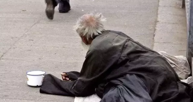 Dilenmek artık paralı! Günlük 140 TL karşılığında dilenecekler Dilenmek artık paralı! Günlük 140 TL karşılığında dilenecekler