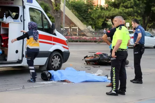 Genç kızın öldüğü motosiklet kazası güvenlik kamerasında Genç kızın öldüğü motosiklet kazası güvenlik kamerasında