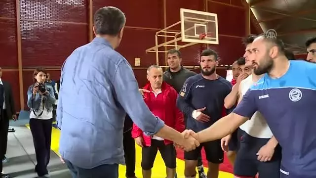 Milli Eğitim Bakanı Selçuk gençlik kampında öğrencilerle buluştu Milli Eğitim Bakanı Selçuk gençlik kampında öğrencilerle buluştu