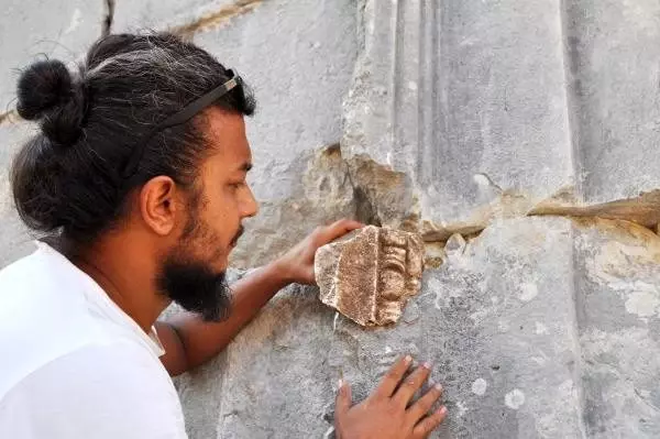 Öldürülen arkeolog anısına kitaplık