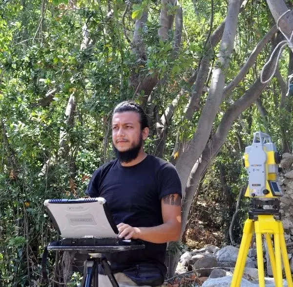Öldürülen arkeolog anısına kitaplık