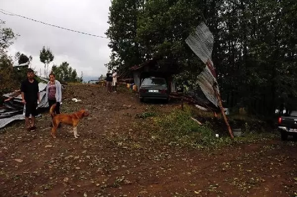 Ordu'da sağanak; yollar göle döndü, iş yerlerini su bastı (2) Ordu'da sağanak; yollar göle döndü, iş yerlerini su bastı (2)