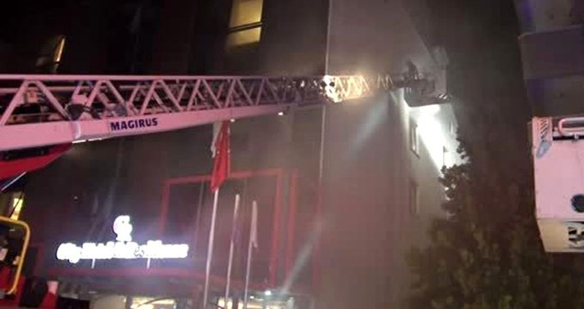 Otelin saunasında çıkan yangında 10 kişi hastaneye kaldırıldı