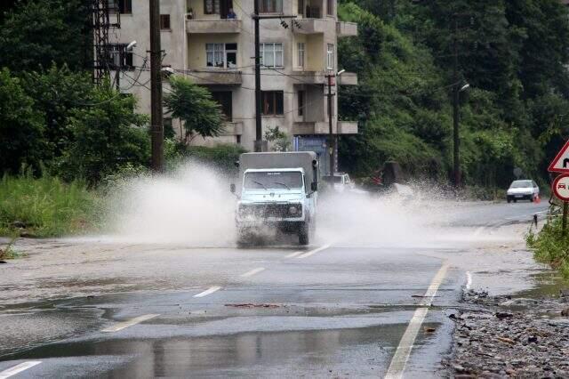 Rize'de su baskın sularına kapılarak kaybolan vatandaşın kimliği tespit edildi