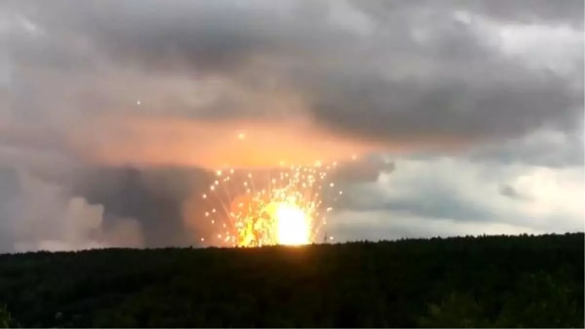 Rusya'da cephanelik deposunda yangın sonrası patlamalar