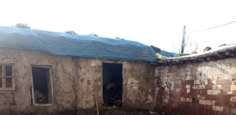 TÜGŞAV'dan evleri yıkılma aşamasında olan aileye yardım