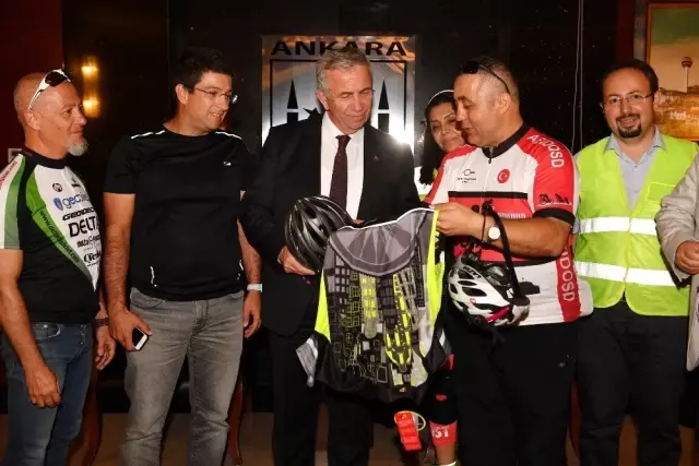 Bisiklet sporcularından Başkan Yavaş'a ziyaret