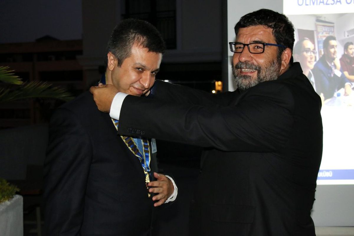 Efes Rotary'de bayrak Mümtaz Ayça'da!