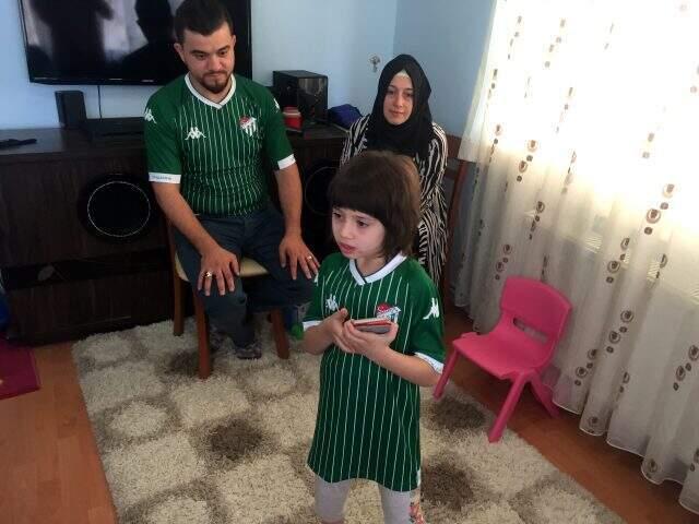 Erdoğan'ın ilaç sözü verdiği Zeynep'in babası mutluluktan ağladı