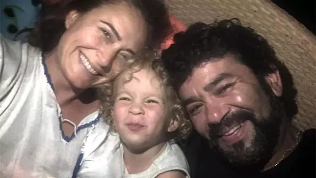 'Her şey sevmekle başlar' 'Her şey sevmekle başlar'