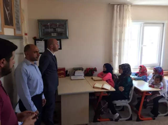 Kaymakam Karaosmanoğlu'ndan Kur'an Kursu'na ziyaret Kaymakam Karaosmanoğlu'ndan Kur'an Kursu'na ziyaret