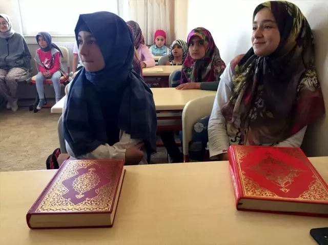 Kaymakam Karaosmanoğlu'ndan Kur'an Kursu'na ziyaret Kaymakam Karaosmanoğlu'ndan Kur'an Kursu'na ziyaret