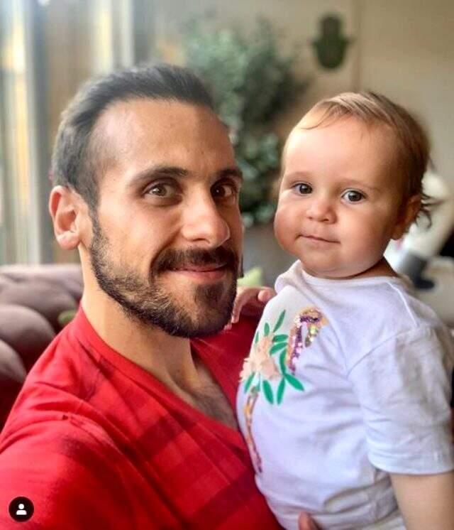 Mide ameliyatı sonrası aşırı kilo veren Ümit Erdim, tanınmaz hale geldi