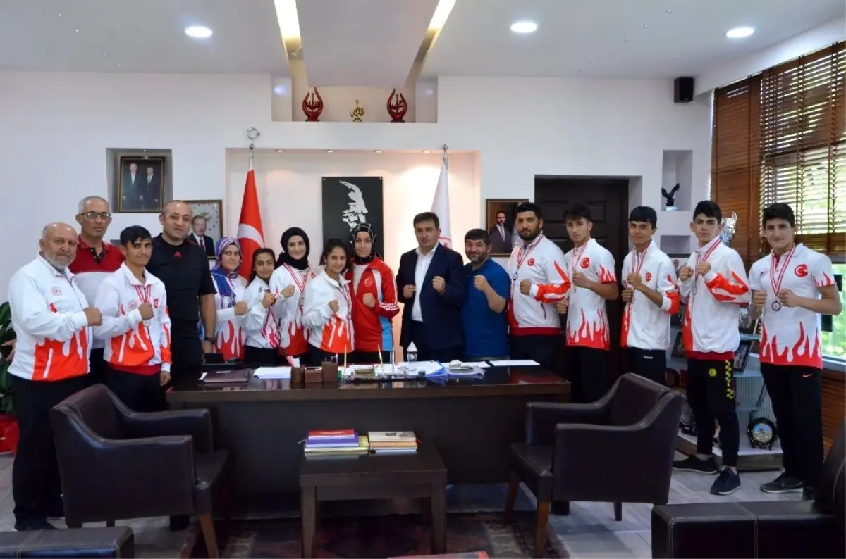 Şampiyonlardan Eskici'ye ziyaret