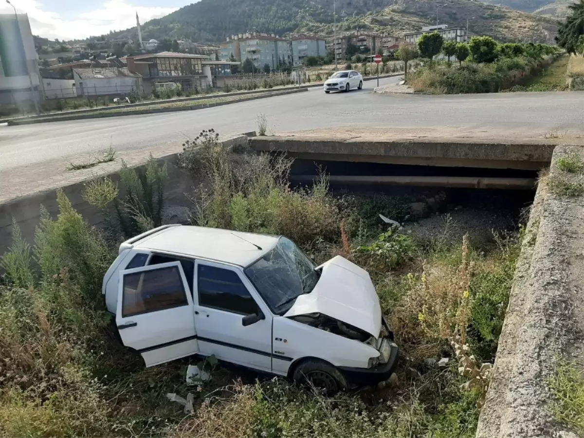 Sulama kanalına uçan otomobilin sürücüsü yaralandı