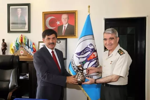 3. Ordu Komutanı Orgeneral Savaş'tan Başkan Aksun'a veda ziyareti 3. Ordu Komutanı Orgeneral Savaş'tan Başkan Aksun'a veda ziyareti
