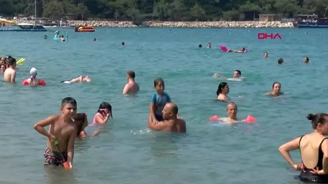 ANTALYA Kemer, bayramda 400 bin kişi bekliyor ANTALYA Kemer, bayramda 400 bin kişi bekliyor