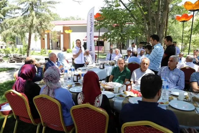 Battalgazi Belediye Meclisinde AK Parti gurubu toplandı