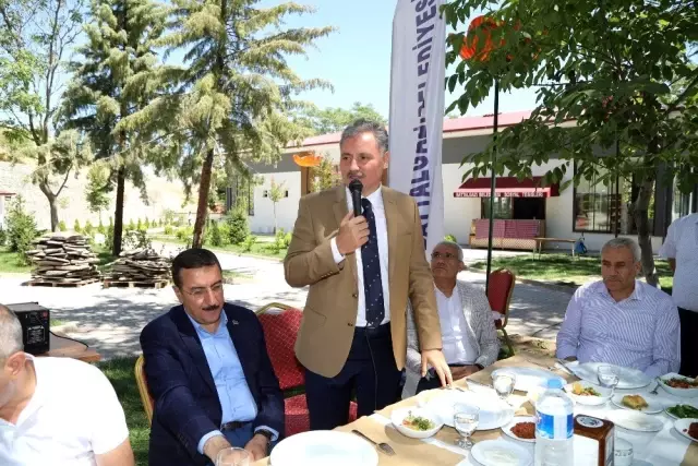 Battalgazi Belediye Meclisinde AK Parti gurubu toplandı