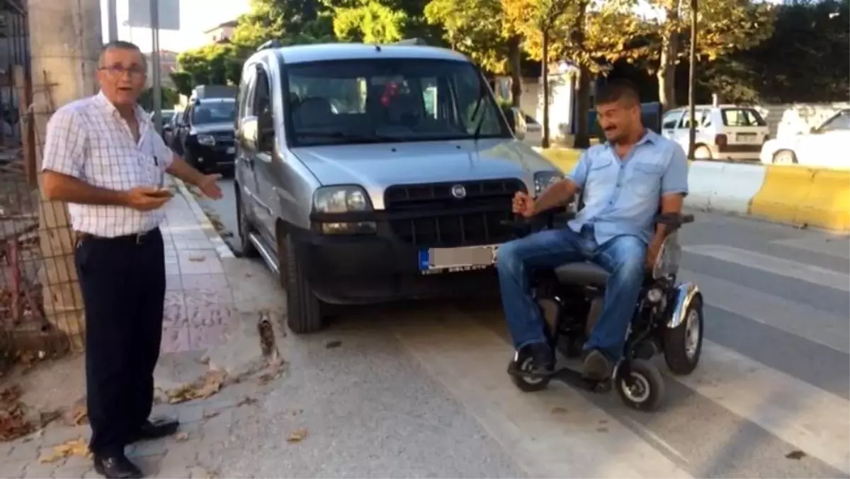 Engelli babasından sürücülere tepki