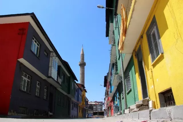 Erzurum'un rengarenk mahallesi görenleri kendine hayran bırakıyor
