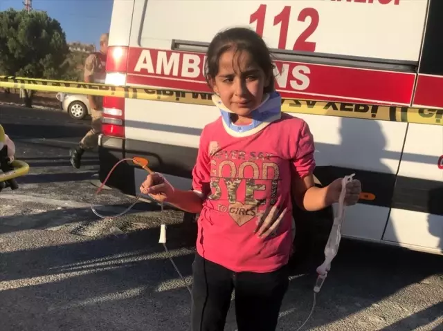 Gaziantep'te trafik kazası: 3 ölü, 12 yaralı Gaziantep'te trafik kazası: 3 ölü, 12 yaralı