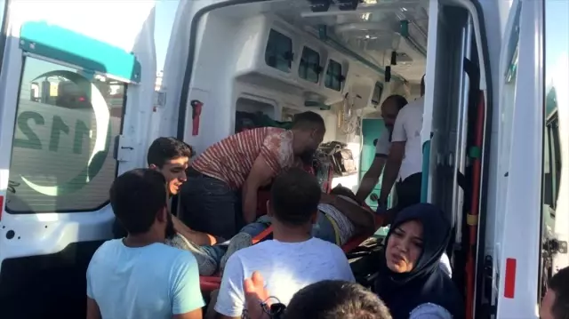 Gaziantep'te trafik kazası: 3 ölü, 12 yaralı Gaziantep'te trafik kazası: 3 ölü, 12 yaralı