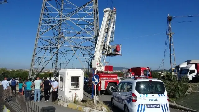 Kahraman itfaiyeci, intihara teşebbüs eden şahsı bacağından yakalayarak kurtardı