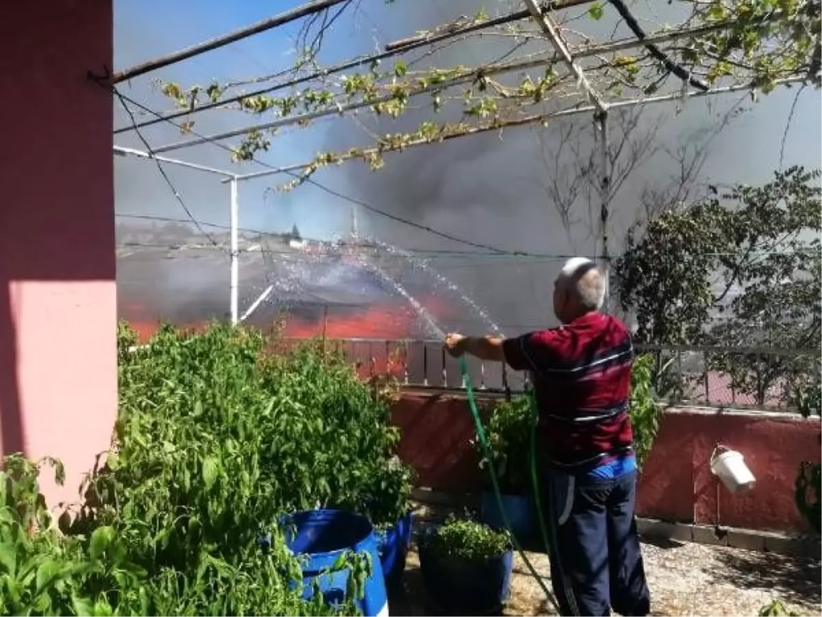 Kahramanmaraş'ta 3 ev yandı (1)