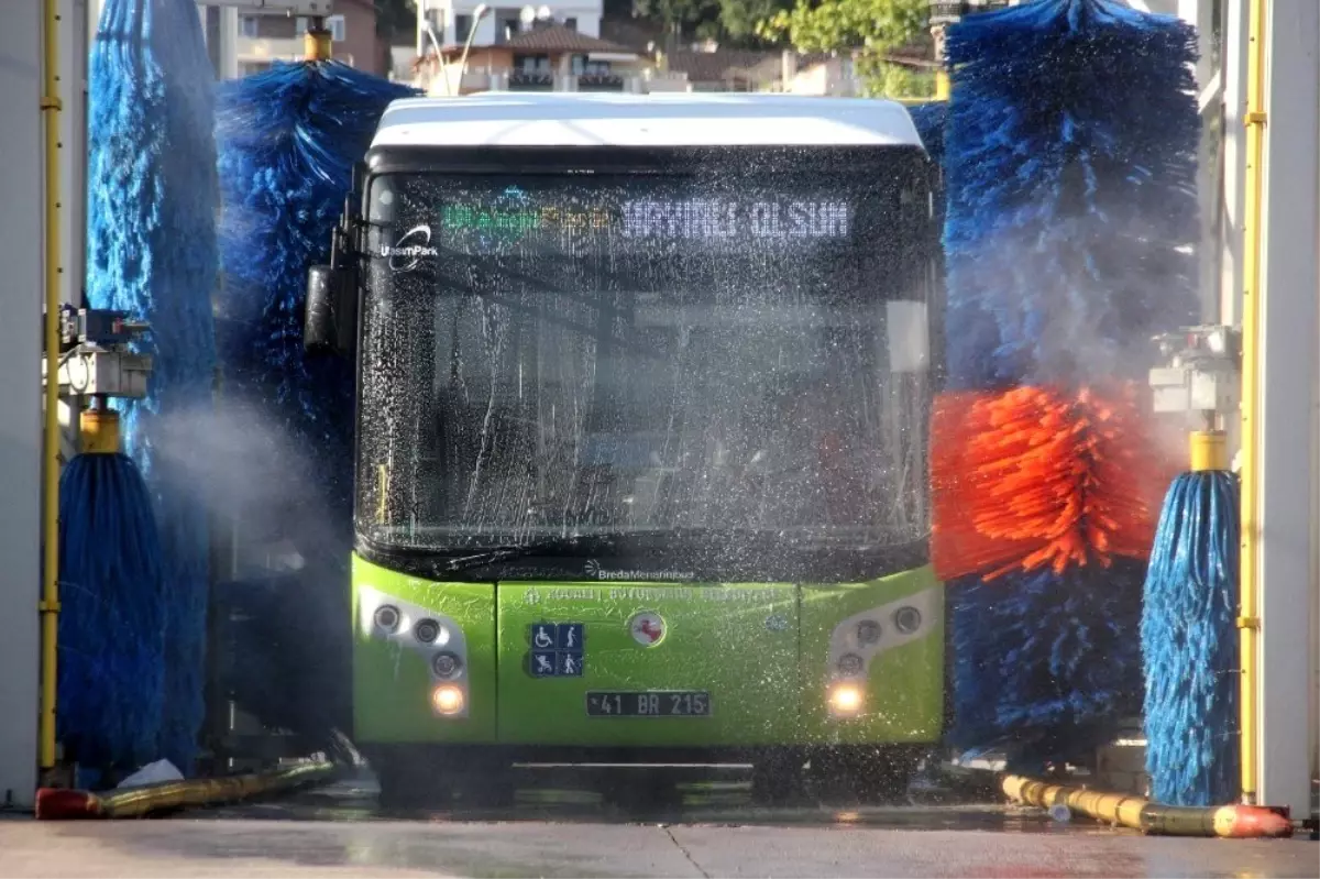 Otobüslere bayram temizliği yapıldı
