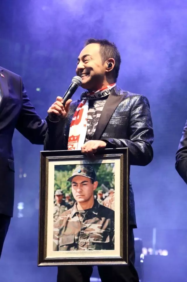 Serdar Ortaç'a askerlik fotoğrafı sürprizi Serdar Ortaç'a askerlik fotoğrafı sürprizi