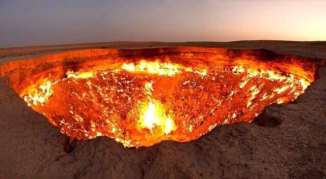 Türkmenistan lideri ölmediğini Cehennem Kapısı'ndaki ralli gösterisiyle 'kanıtladı'