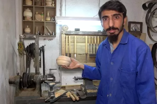 3 metrekarelik kileri atölyeye dönüştürüp hediyelik eşya yapıyor