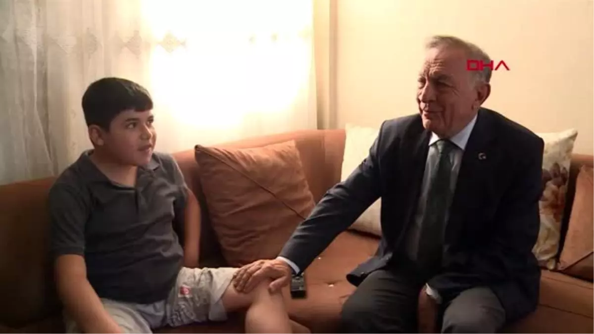 ADANA Akay'dan engelli çocuğa bayram hediyesi