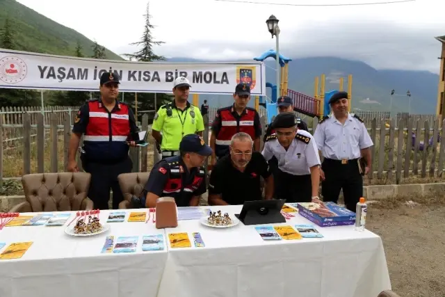 Artvin'de Kurban Bayramı öncesi trafik uygulaması yapıldı Artvin'de Kurban Bayramı öncesi trafik uygulaması yapıldı